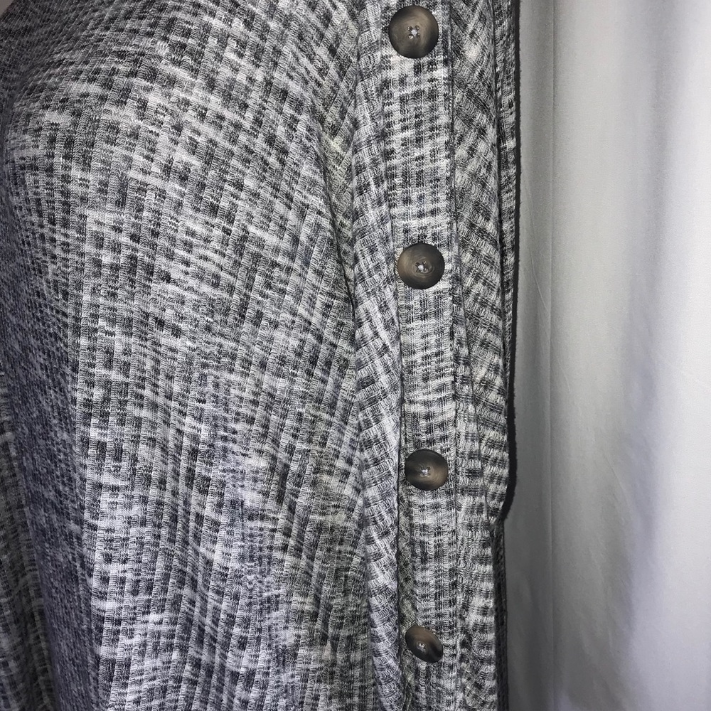 Silverware black and white long sleeve knit - Picture 6 of 10